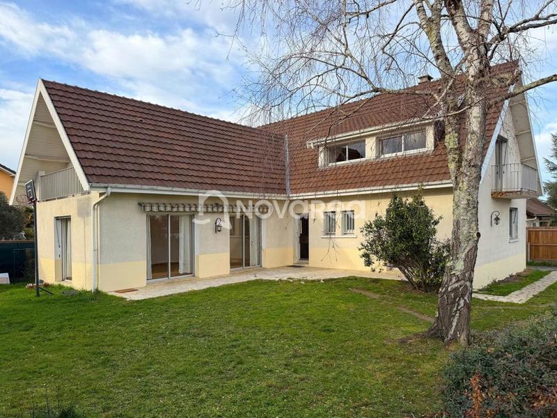 Maison - 211 m² - 8 pièces