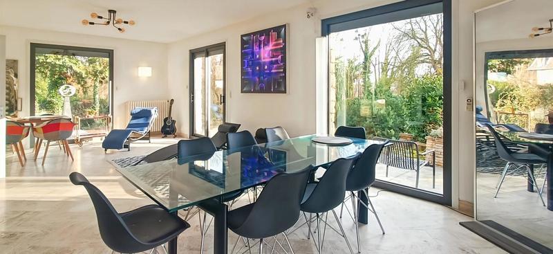 Maison - 360 m² - 10 pièces