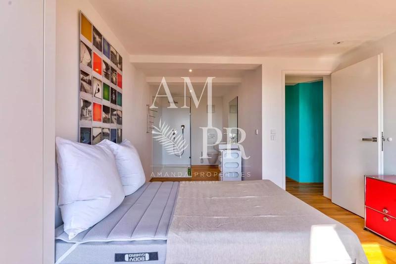 Villa - 300 m² - 8 pièces