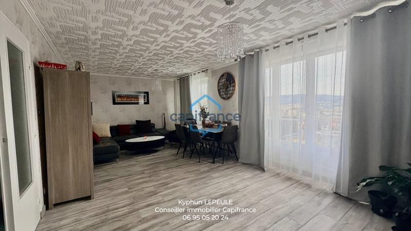 Appartement - 92 m² - 9 pièces