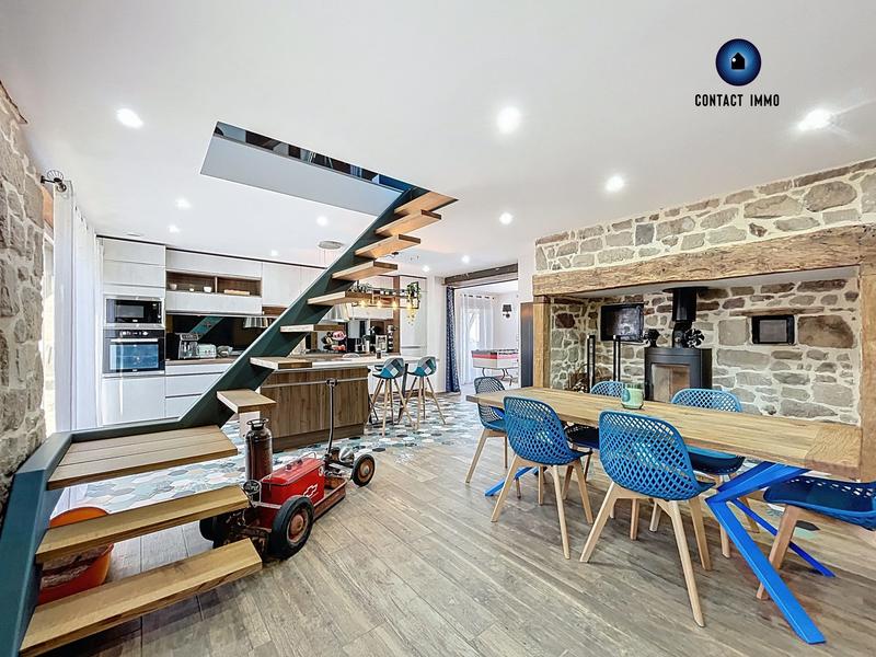 Maison - 210 m² - 10 pièces