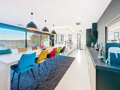 Maison - 192 m² - 5 pièces