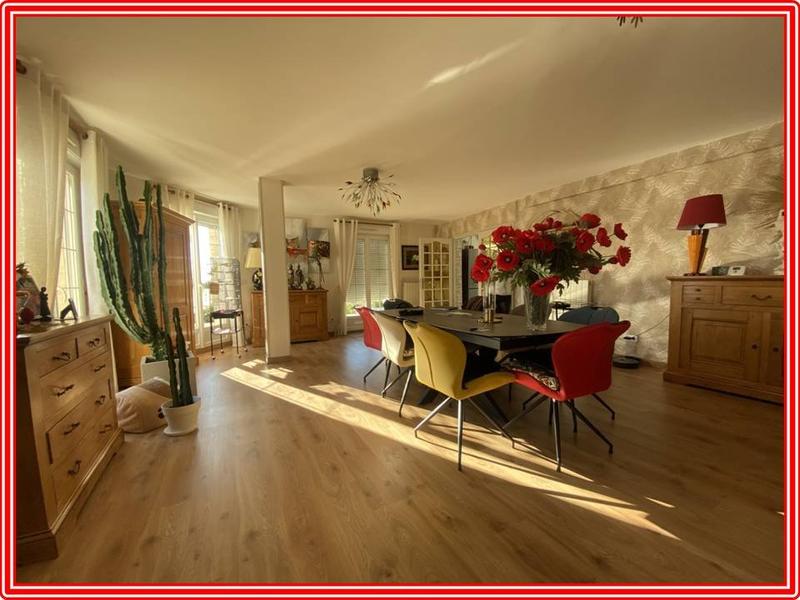 Maison - 215 m² - 8 pièces