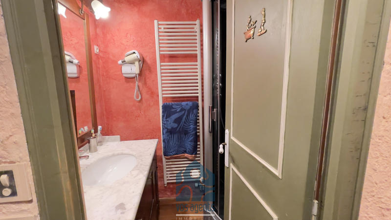 Propriété - 211 m² - 8 pièces