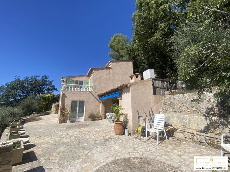 Maison - 220 m² - 5 pièces