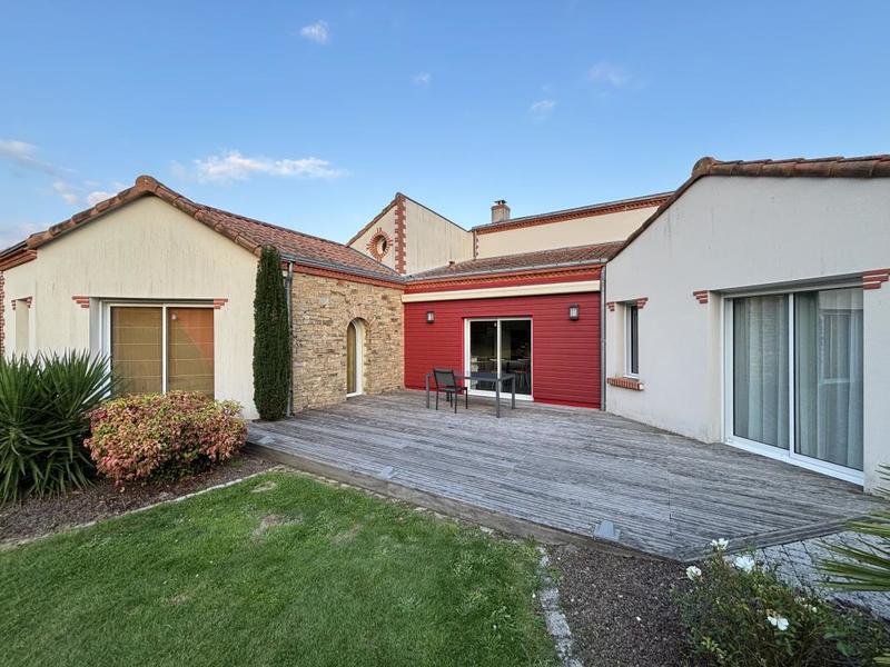 Maison - 222 m² - 5 pièces