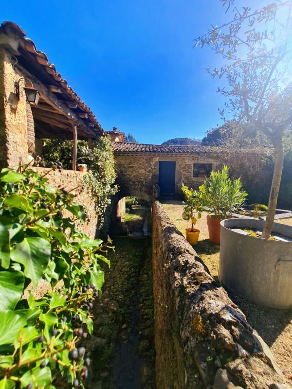 Mas - 523 m² - 15 pièces