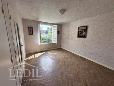 Maison - 94 m² - 5 pièces