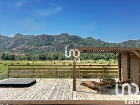 Maison - 870 m² - 13 pièces