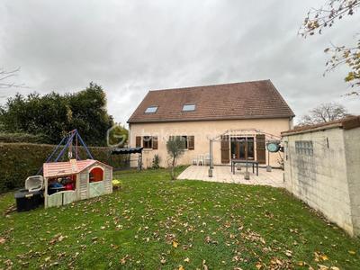 Maison - 205 m² - 9 pièces