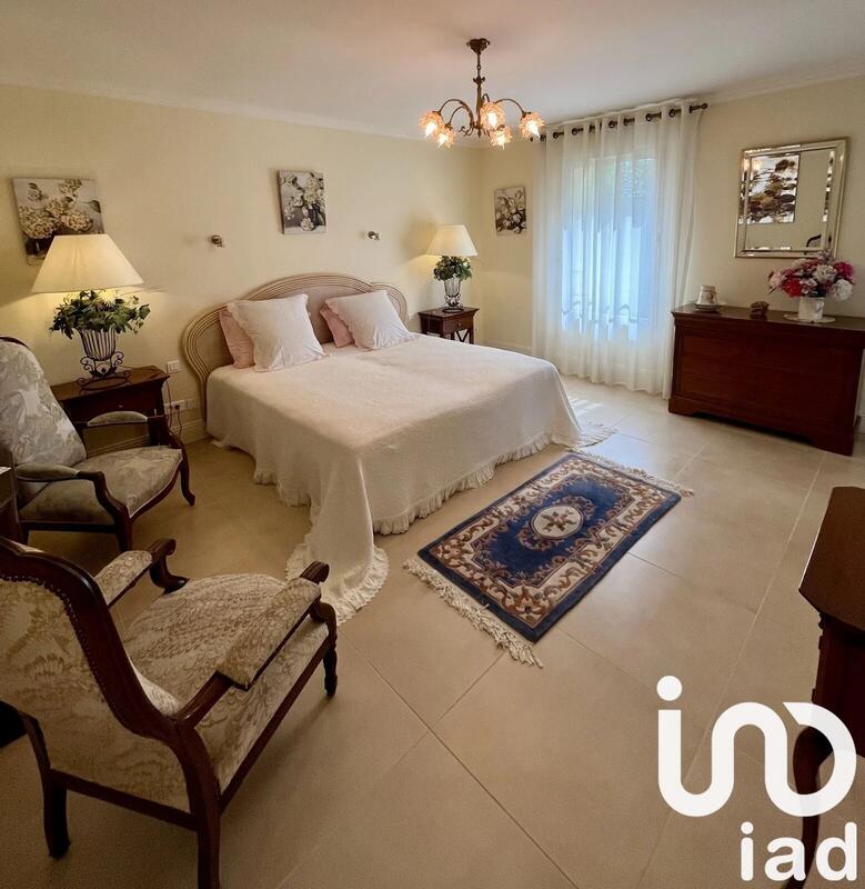 Maison - 260 m² - 10 pièces