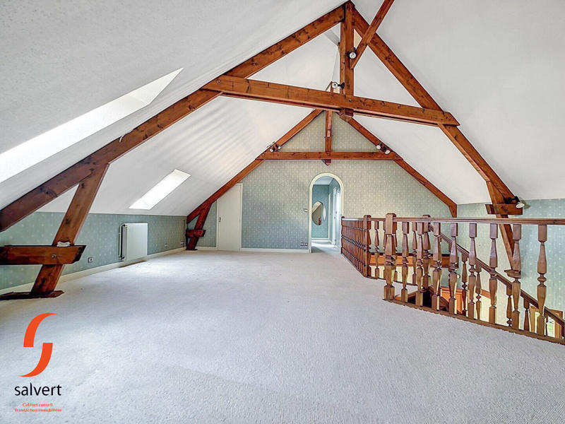 Maison - 235 m² - 7 pièces