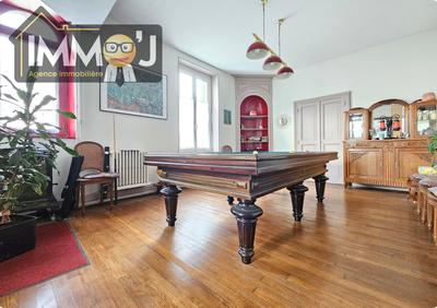 Maison - 187 m² - 7 pièces