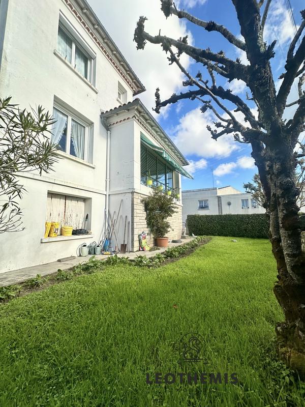 Maison traditionnelle - 185 m² - 9 pièces