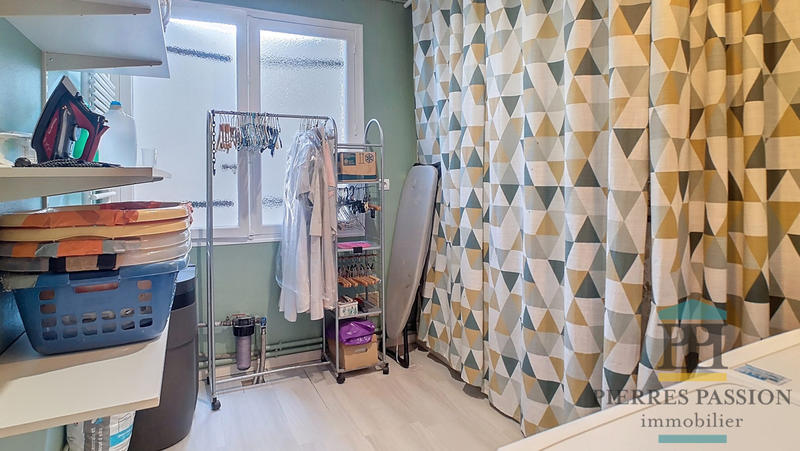 Maison - 275 m² - 9 pièces