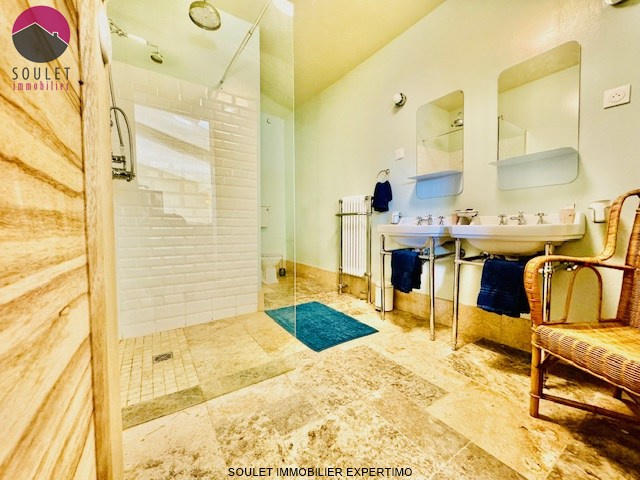 Propriété - 280 m² - 10 pièces