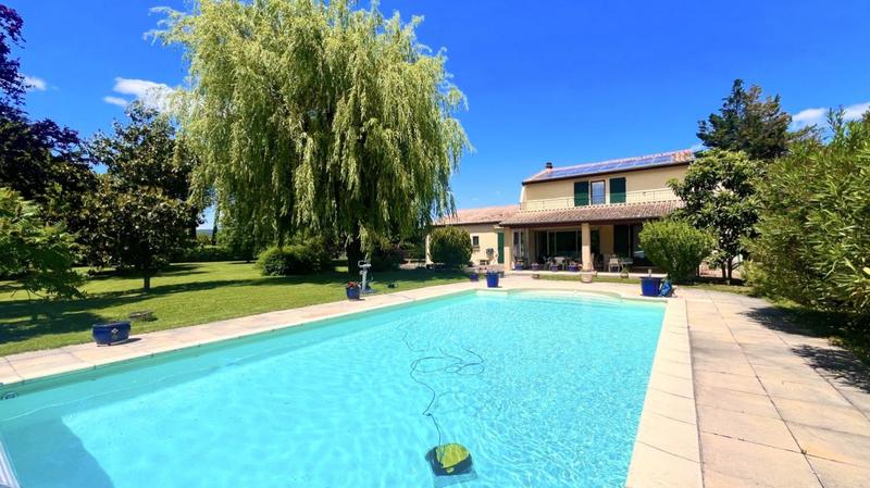 Maison - 206 m² - 11 pièces