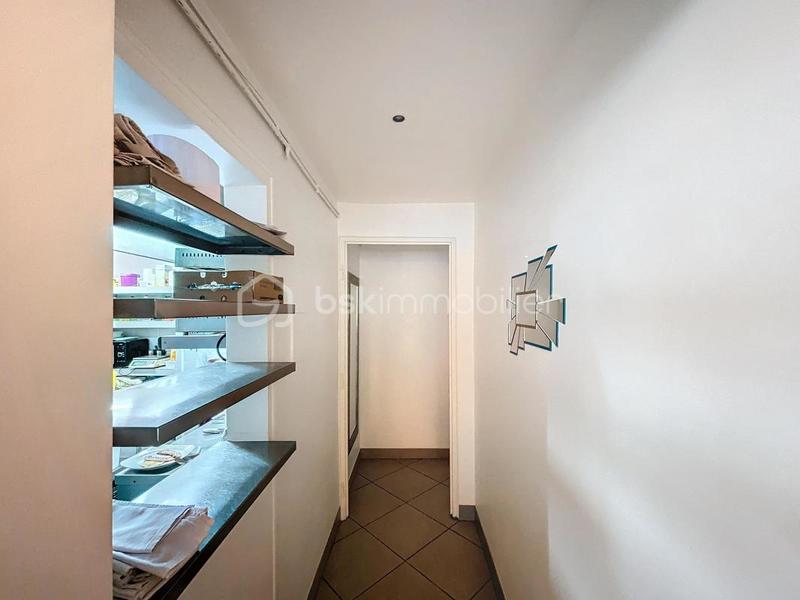 Local commercial - 200 m² - 5 pièces