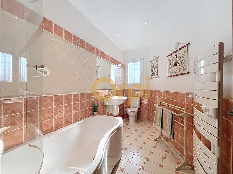 Maison - 140 m² - 4 pièces