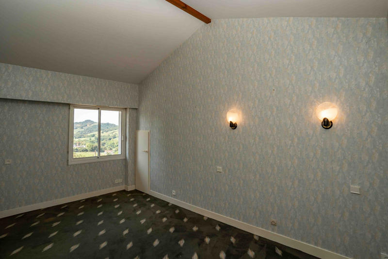 Maison - 243 m² - 6 pièces