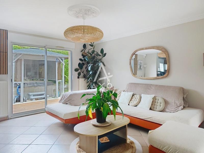 Maison - 285 m² - 10 pièces