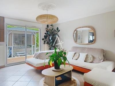 Maison - 285 m² - 10 pièces