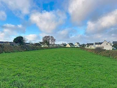 Terrain constructible - 3 700 m²