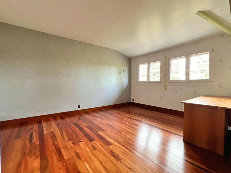 Maison - 247 m² - 7 pièces