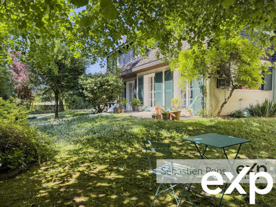 Maison - 230 m² - 8 pièces