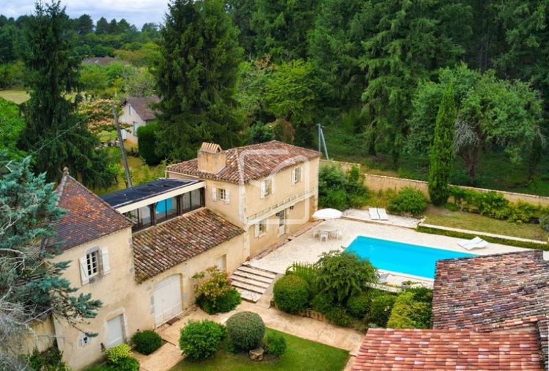 Propriété - 287 m² - 12 pièces