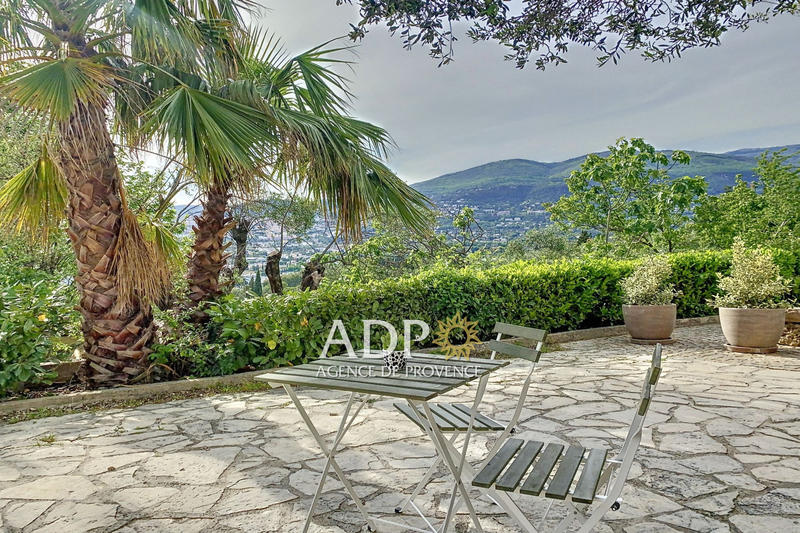 Maison - 250 m² - 7 pièces