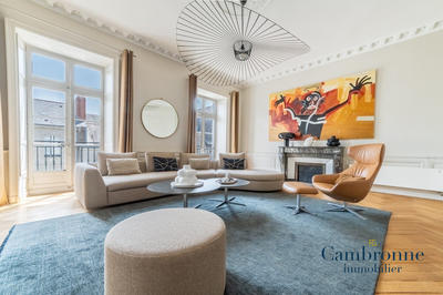 Appartement - 249 m² - 8 pièces