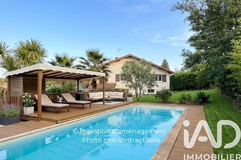 Maison - 242 m² - 9 pièces