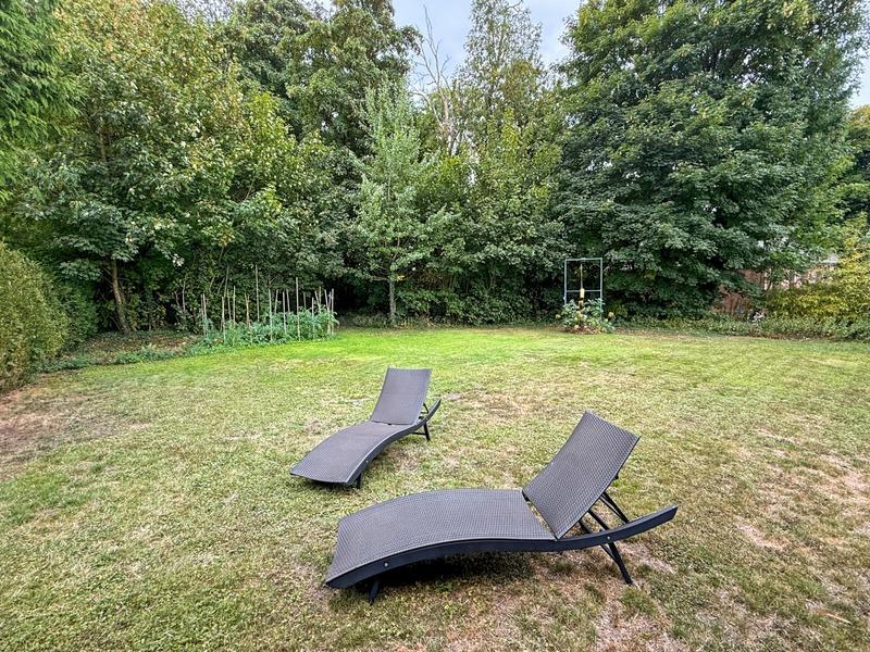 Maison - 650 m² - 8 pièces