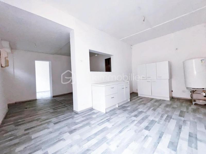 Immeuble - 111 m² - 8 pièces