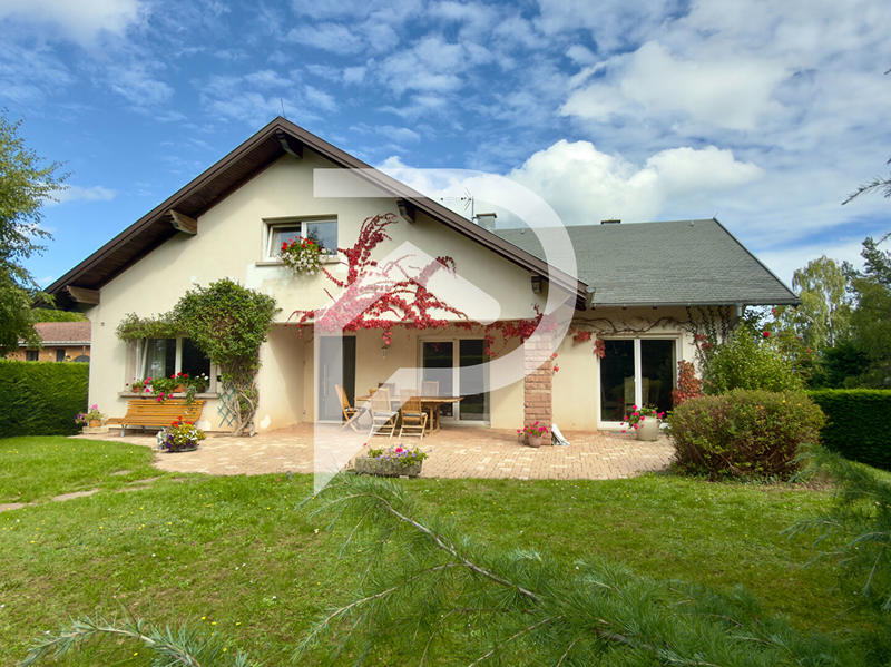 Maison - 201 m² - 7 pièces