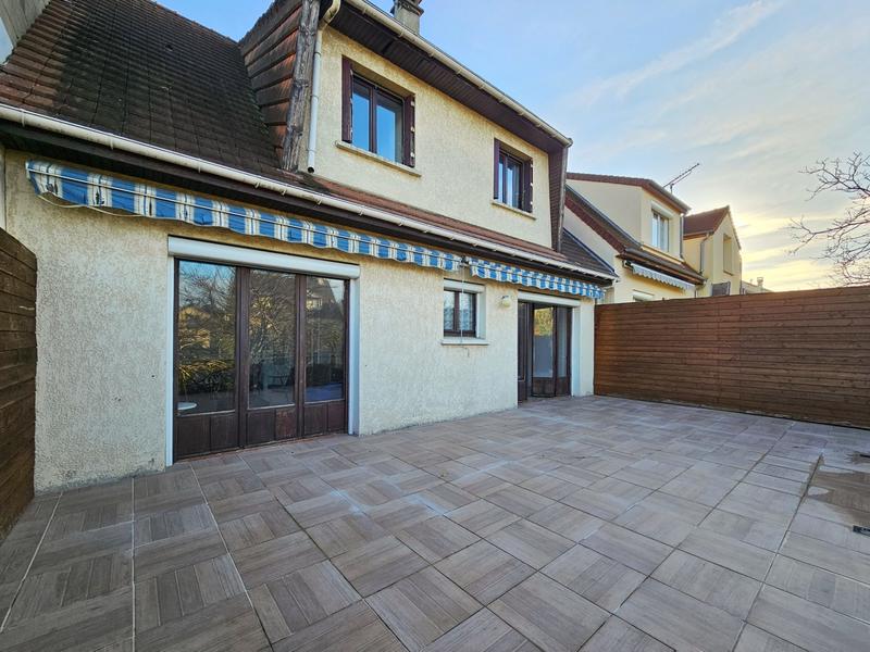 Maison traditionnelle - 190 m² - 8 pièces