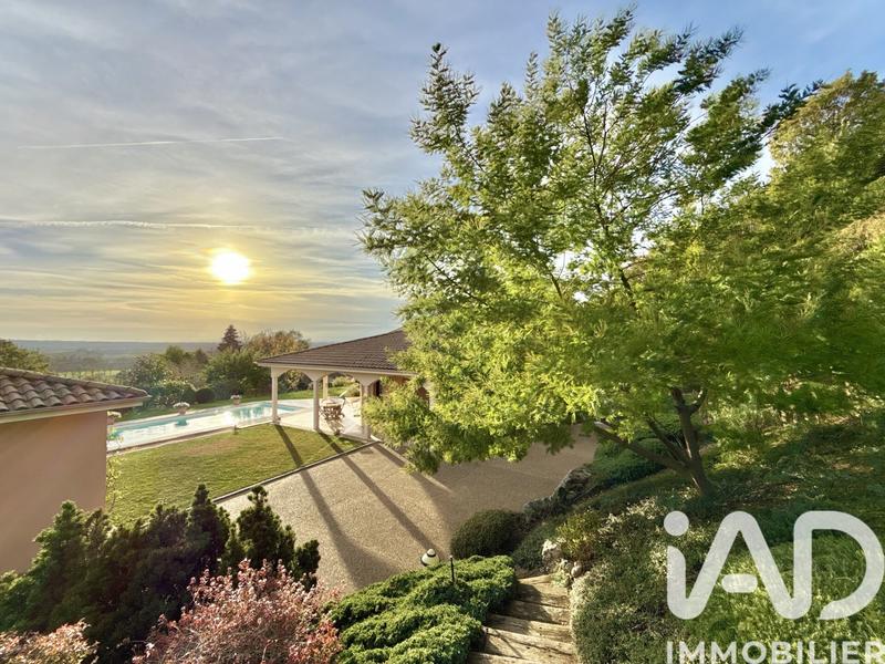 Maison - 210 m² - 8 pièces