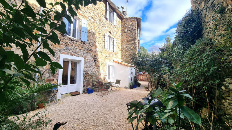 Maison - 272 m² - 10 pièces