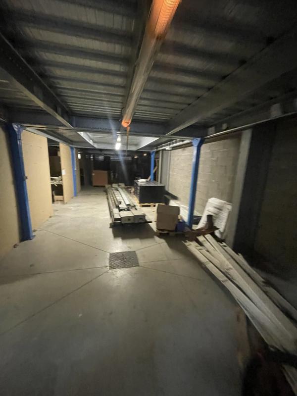 Local d'activités - 887 m²