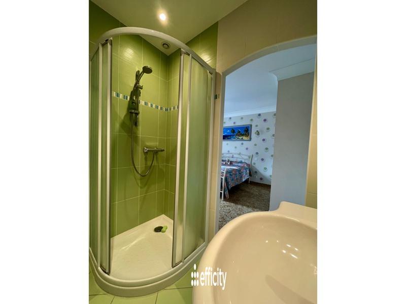 Maison - 252 m² - 8 pièces