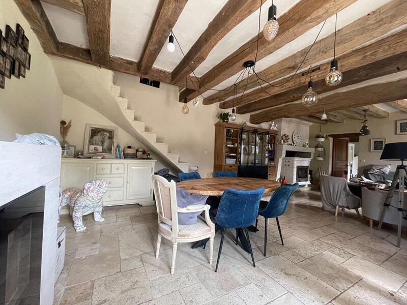 Maison - 212 m² - 7 pièces