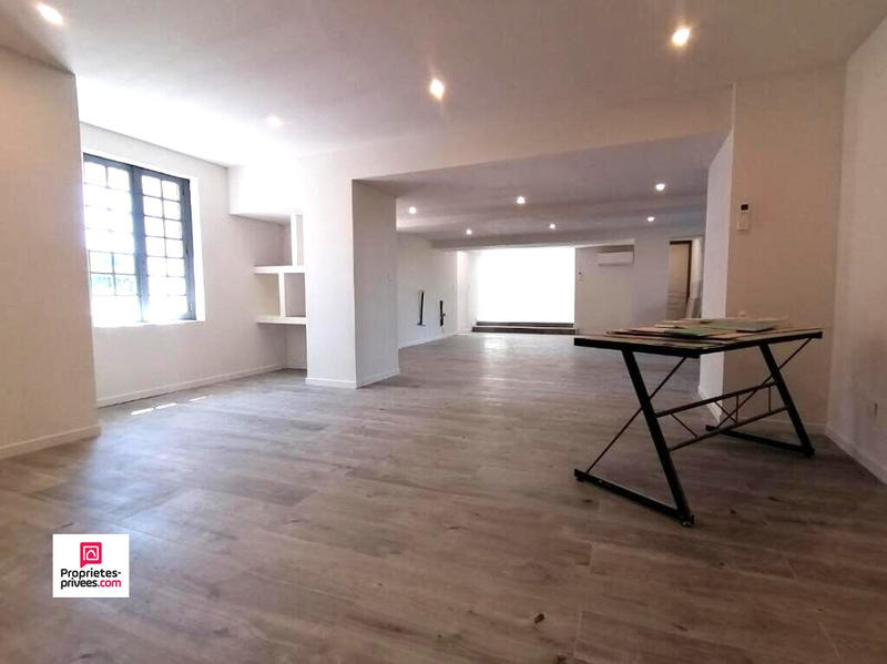 Maison - 280 m² - 11 pièces