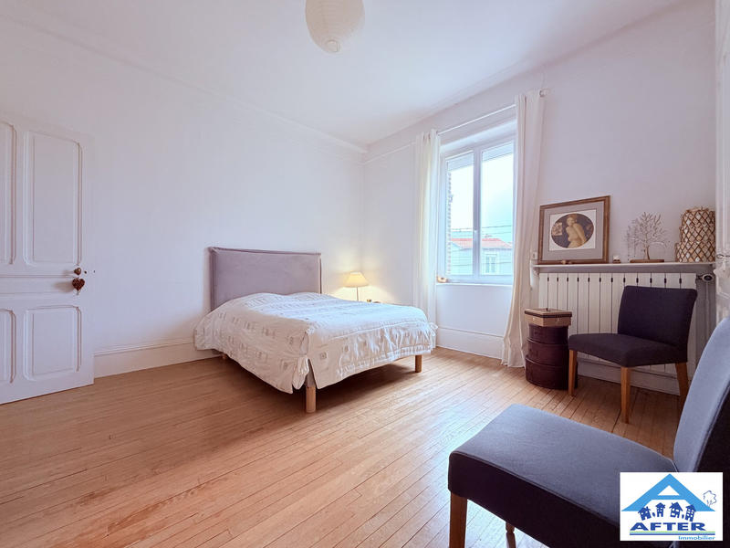 Maison - 220 m² - 7 pièces