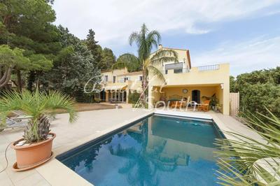 Maison - 253 m² - 7 pièces