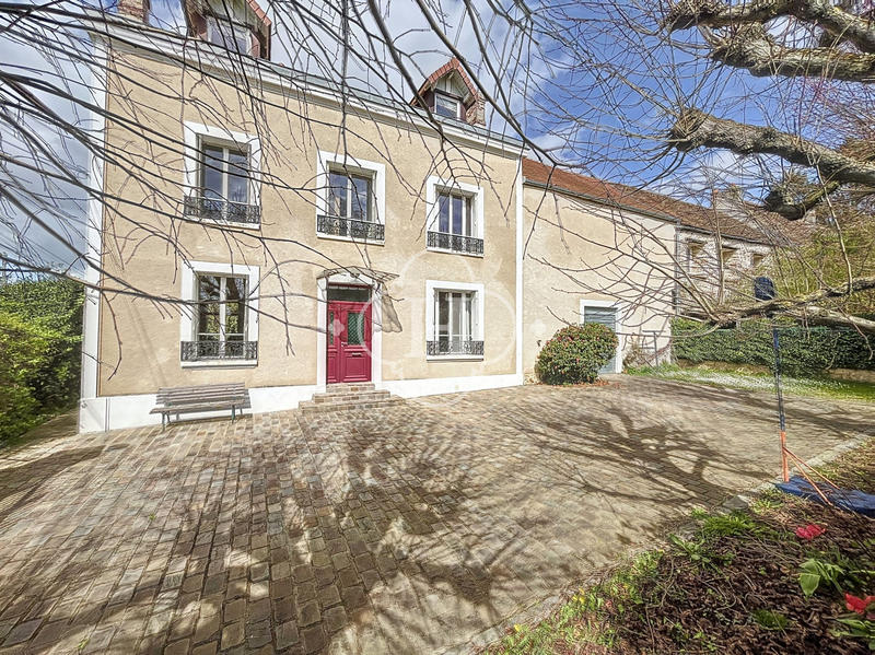 Maison - 225 m² - 8 pièces