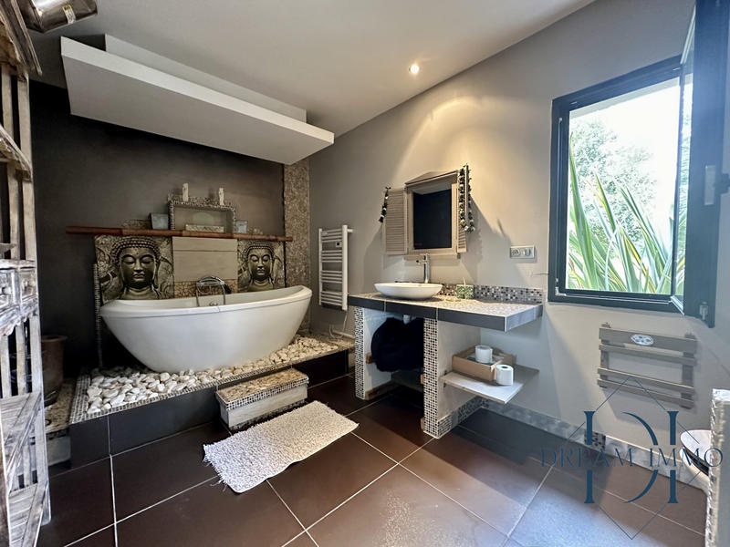 Villa - 400 m² - 12 pièces