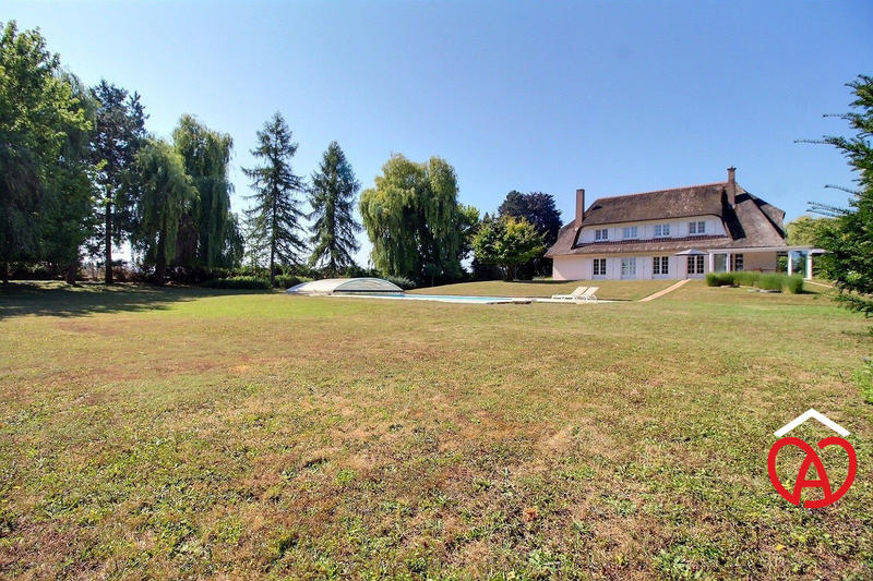 Maison - 248 m² - 10 pièces