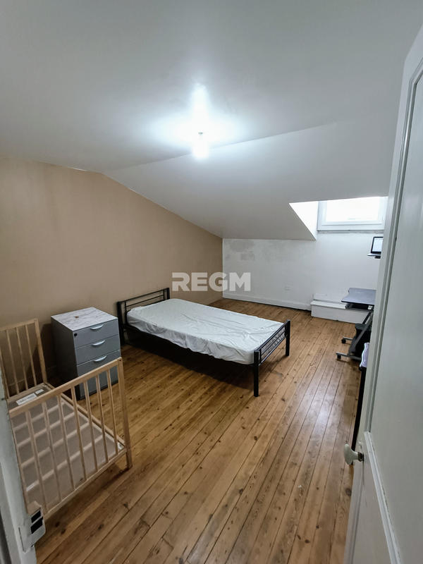 Maison - 187 m² - 12 pièces