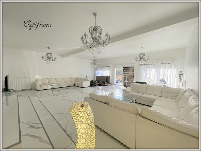 Maison - 305 m² - 8 pièces